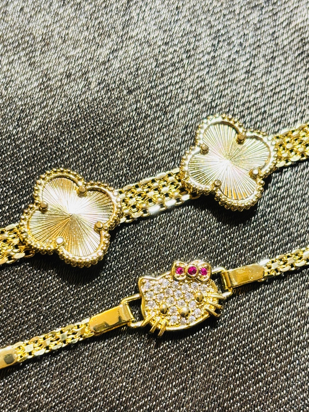 Pretty Bird Diamond-Cut Clover & Hello Kitty CZ Set Bracelet - Picture 4 of 12